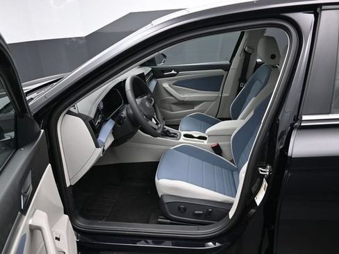 New 2026 Volkswagen Jetta SE FWD image 9