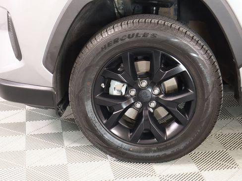 Used 2022 Toyota RAV4 LE FWD image 16