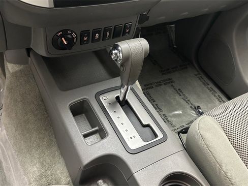 Used 2014 Nissan Frontier SV w/ SV Value Truck Package image 12