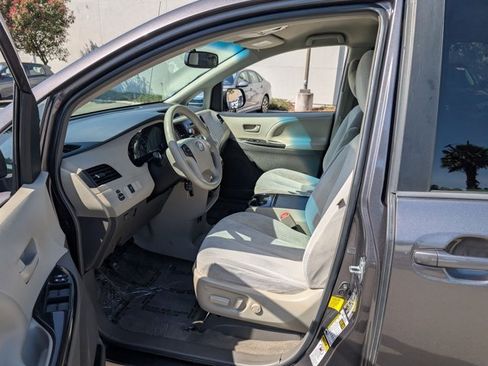 Used 2012 Toyota Sienna LE FWD image 14