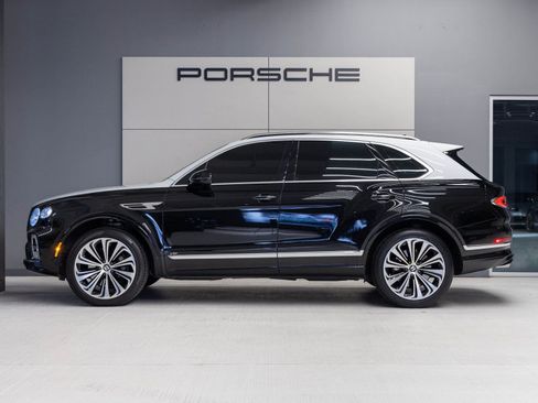 Used 2021 Bentley Bentayga image 2