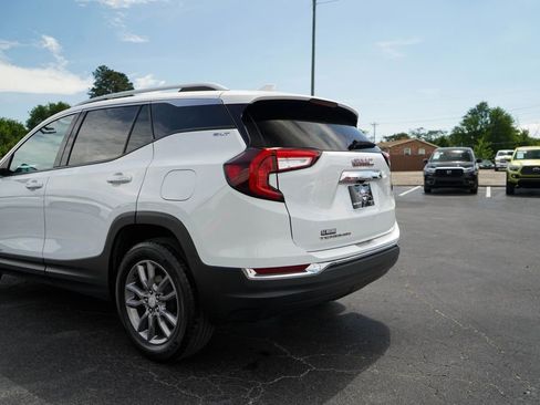 Used 2024 GMC Terrain SLT FWD image 19