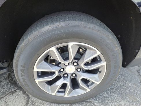 Certified 2023 Chevrolet Suburban LT w/ LT Signature Plus Package image 20