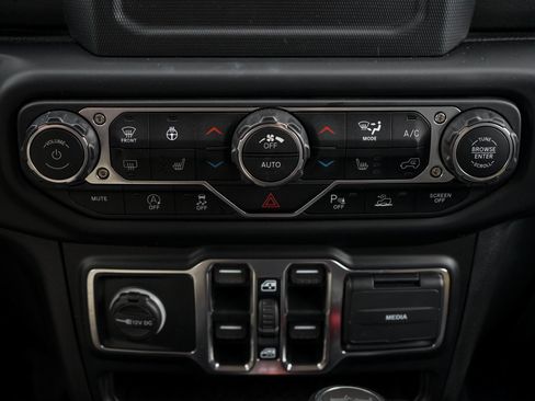 Used 2021 Jeep Wrangler Unlimited Sahara w/ LED Lighting Group image 18