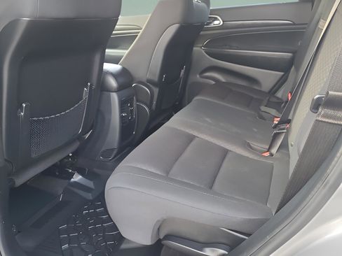 Used 2018 Jeep Grand Cherokee Laredo image 11