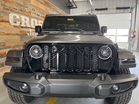 Used 2022 Jeep Gladiator Sport image 6