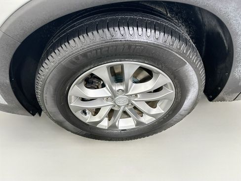 Used 2020 Hyundai Santa Fe SE FWD image 11