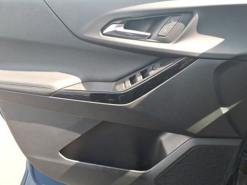 Used 2025 Chevrolet Equinox LT w/ Safety and Technology Package FWD image 16