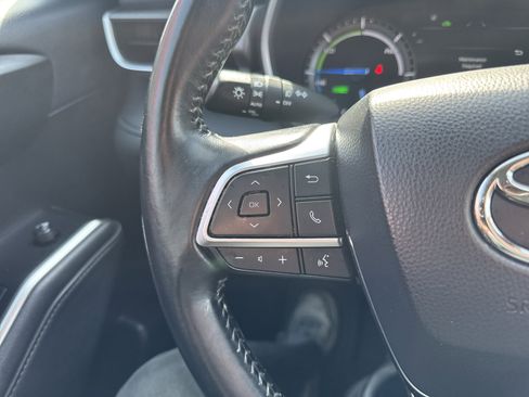 Used 2021 Toyota Highlander XLE image 19