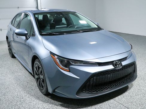 Used 2020 Toyota Corolla LE FWD image 5