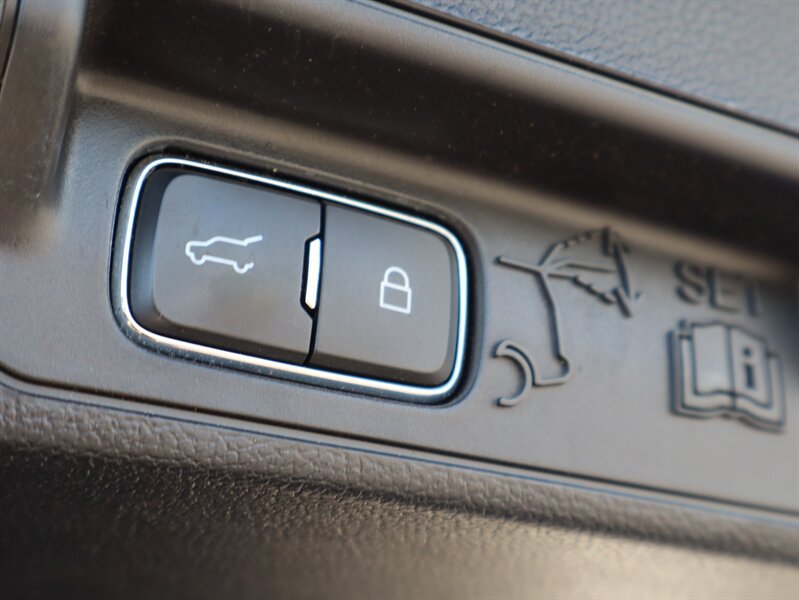 Used 2021 Ford Explorer XLT AWD/4WD image 10