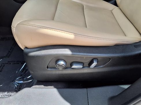 Used 2024 Cadillac XT4 Premium Luxury FWD image 20