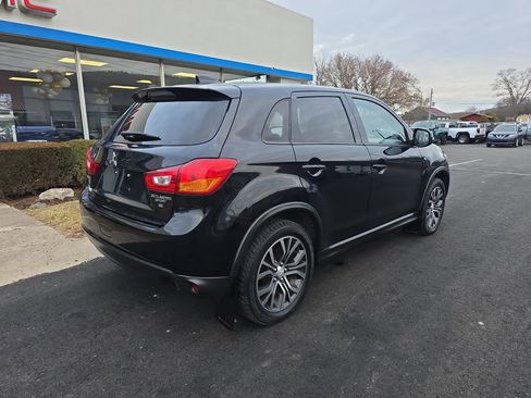 Used 2017 Mitsubishi Outlander Sport SE image 3