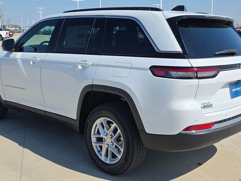 New 2026 Jeep Grand Cherokee Laredo AWD/4WD image 3