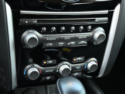 Used 2019 Nissan Pathfinder SV FWD image 25