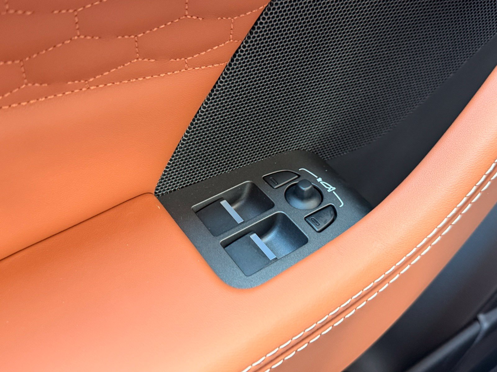 Used 2024 Jaguar F-TYPE R-Dynamic RWD image 17