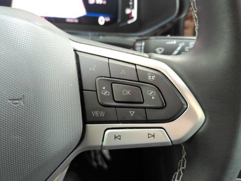Used 2022 Volkswagen Taos SEL w/ Panoramic Sunroof Package FWD image 33