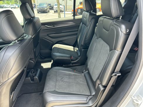 New 2025 Jeep Grand Cherokee L Altitude image 59