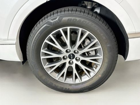 Used 2025 Genesis GV80 2.5T Standard AWD/4WD image 11