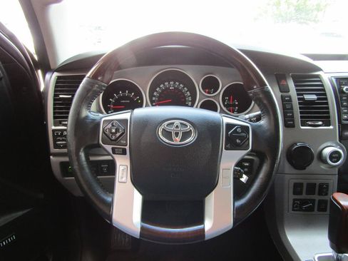 Used 2014 Toyota Sequoia Platinum RWD image 16