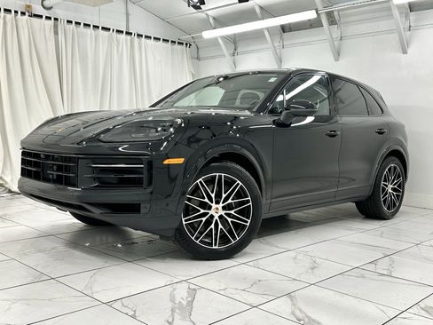 Certified 2025 Porsche Cayenne image 1