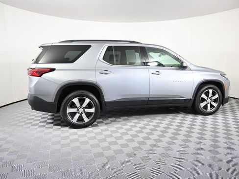 Used 2023 Chevrolet Traverse LT w/ LT Premium Package AWD/4WD image 7