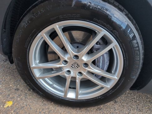 Used 2024 Porsche Cayenne Coupe image 13