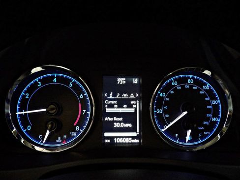 Used 2018 Toyota Corolla SE FWD image 19