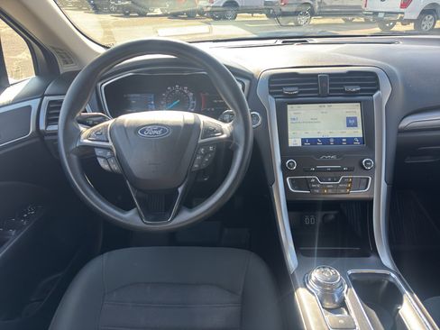 Used 2020 Ford Fusion SE image 12
