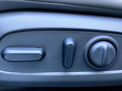 Used 2025 Chevrolet Trax ACTIV w/ Sunroof Package image 35