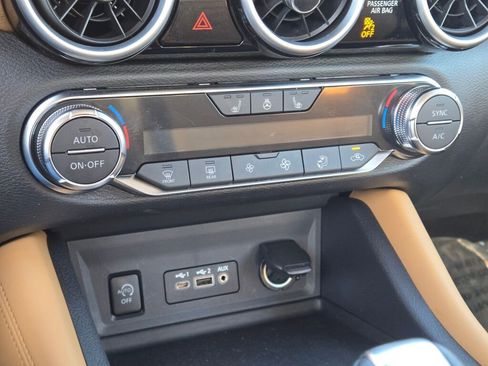 Used 2025 Nissan Sentra SR w/ SR Premium Package image 29