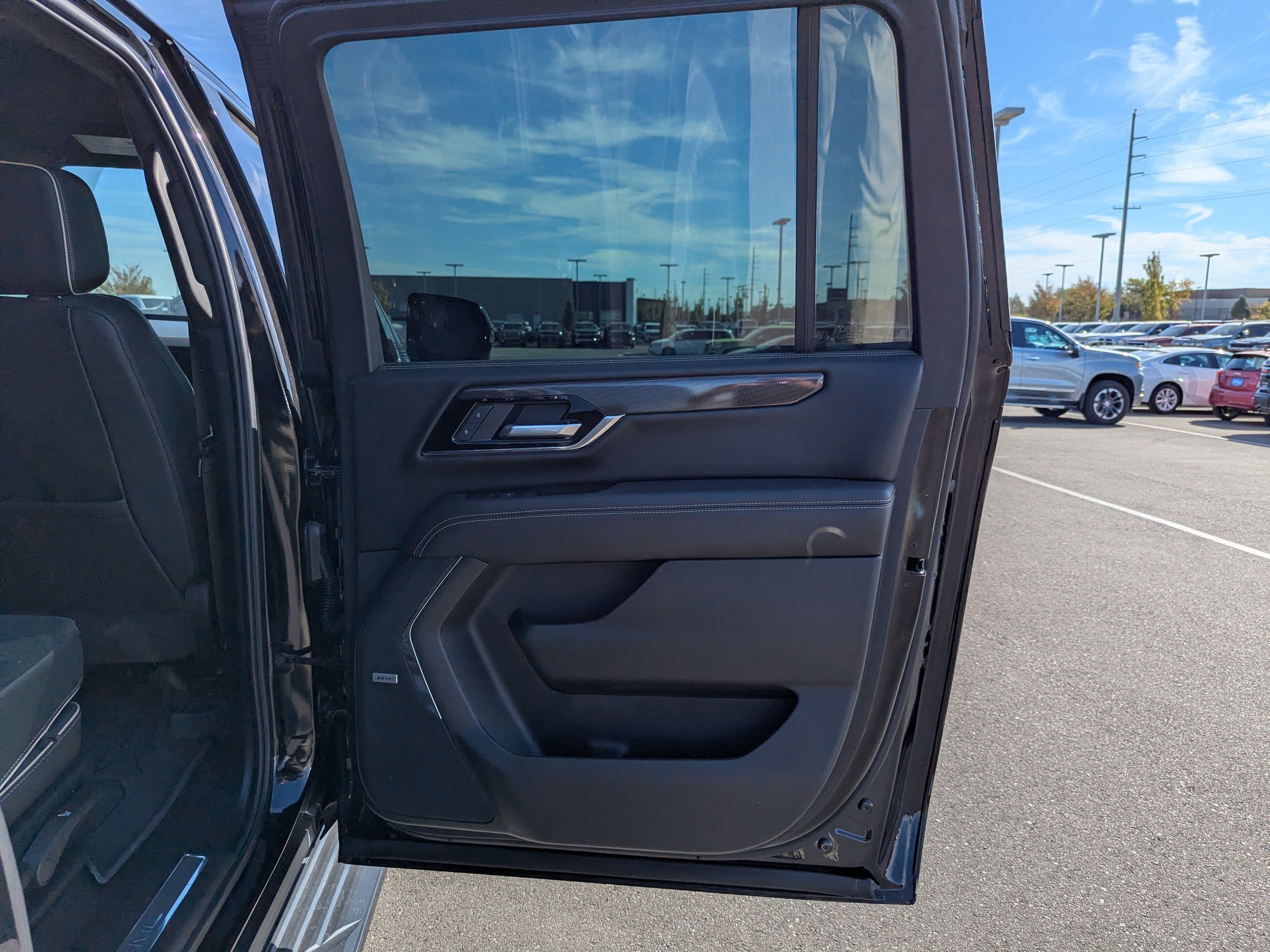 Used 2025 GMC Yukon XL Elevation AWD/4WD image 42
