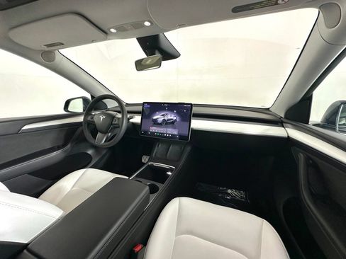 Used 2023 Tesla Model Y Performance AWD/4WD image 2