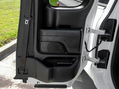 Used 2021 Nissan Titan S image 43