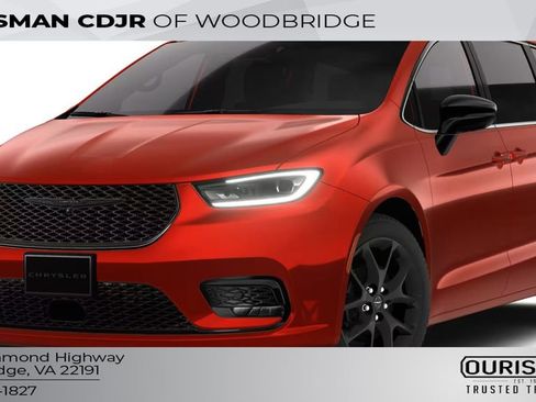 Used 2025 Chrysler Pacifica Select image 1