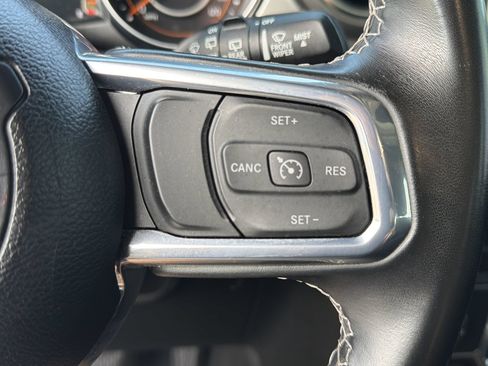 Used 2022 Jeep Wrangler Unlimited Sahara AWD/4WD image 12
