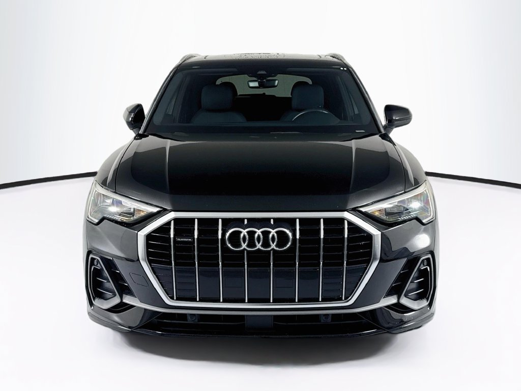 Used 2020 Audi Q3 2.0T Premium w/ Convenience Package AWD/4WD image 2