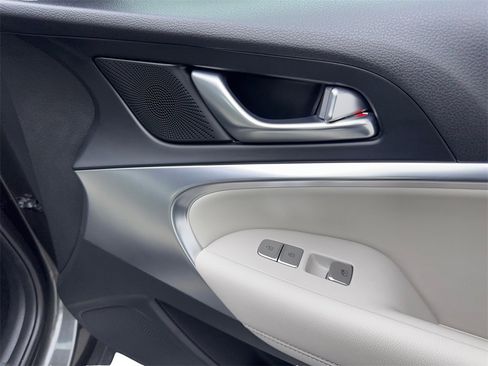 Used 2025 Genesis G70 2.5T image 50