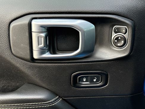 Used 2022 Jeep Gladiator Overland image 23