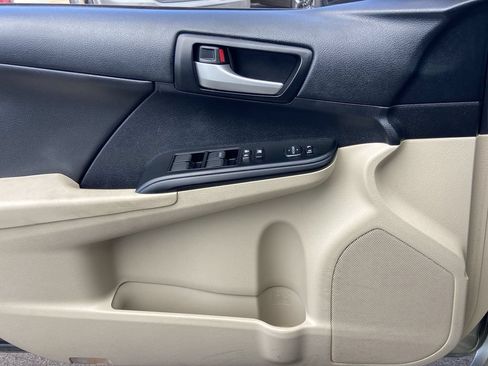 Used 2014 Toyota Camry LE FWD image 16