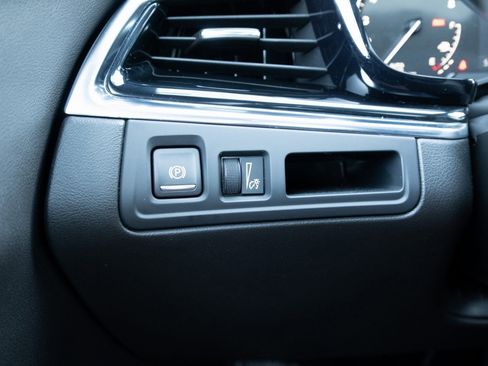 Used 2021 Cadillac XT6 Premium Luxury image 11