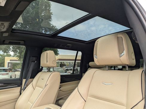 Used 2022 Cadillac Escalade ESV Premium Luxury w/ Performance Package AWD/4WD image 20