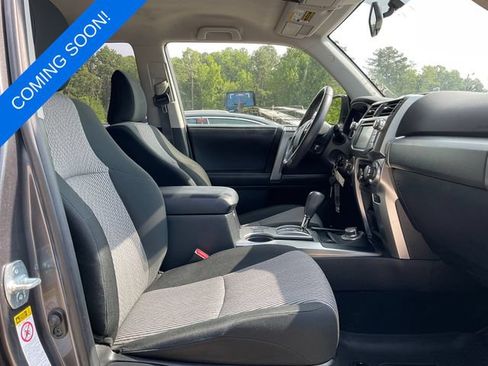 Used 2016 Toyota 4Runner SR5 AWD/4WD image 4