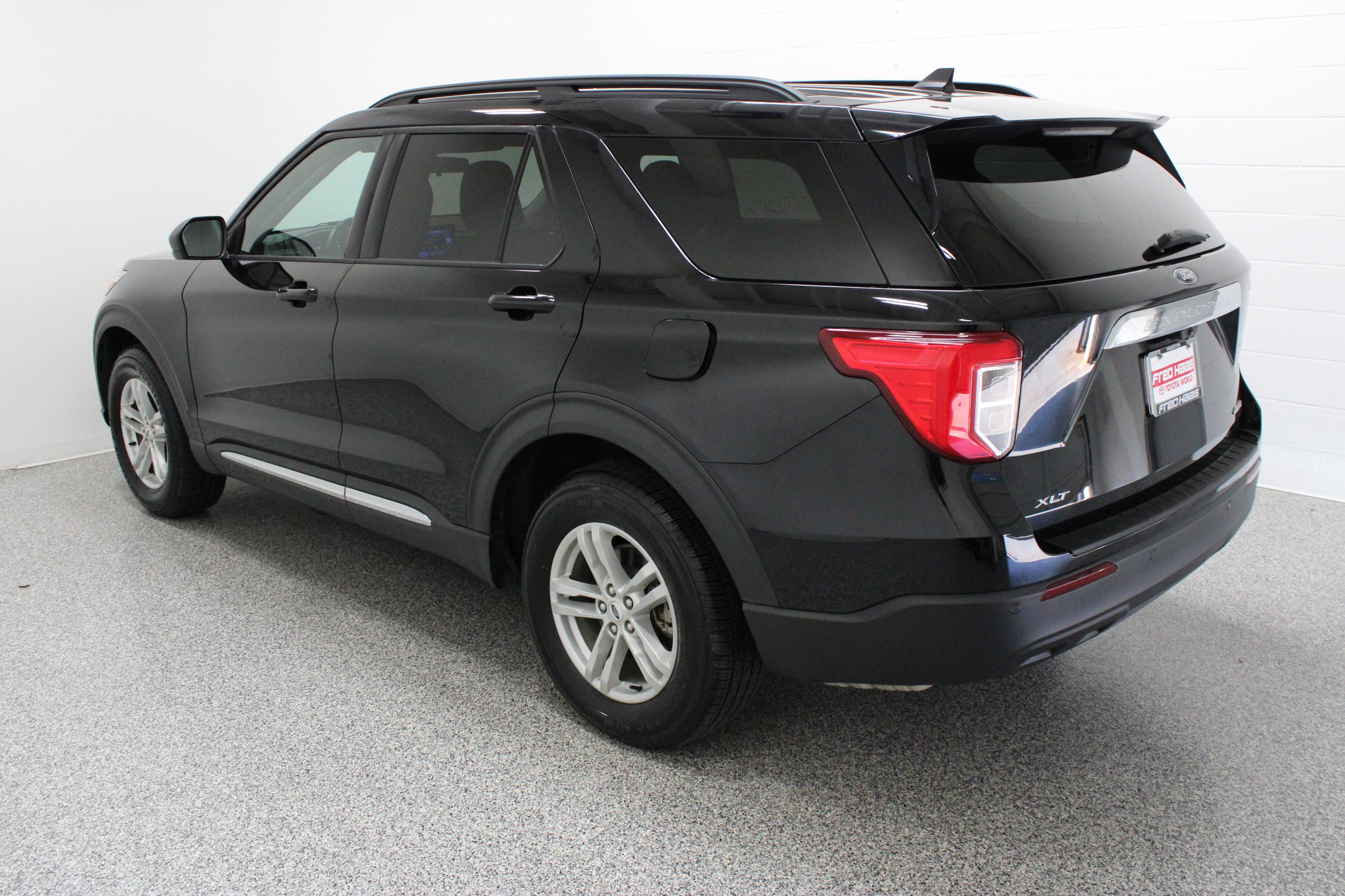 Used 2022 Ford Explorer XLT AWD/4WD image 9