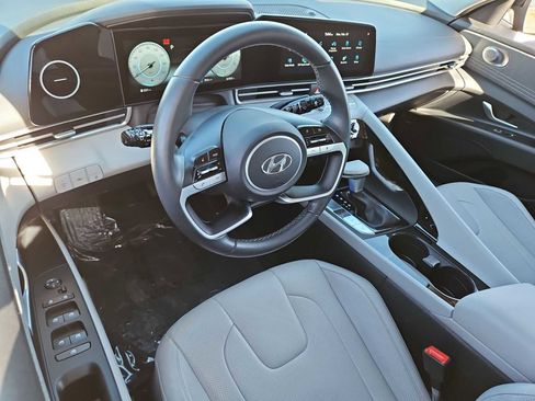Certified 2022 Hyundai Elantra Limited w/ Cargo Package image 10