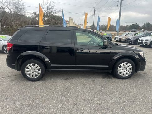 Used 2020 Dodge Journey SE w/ SE Popular Equipment Group image 6