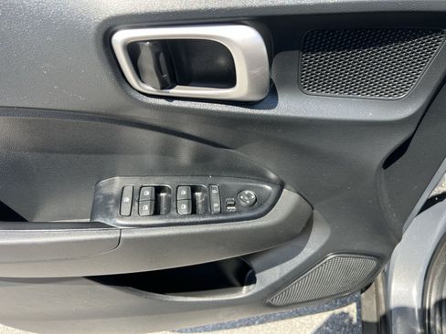 Used 2023 Hyundai Venue SEL FWD image 14