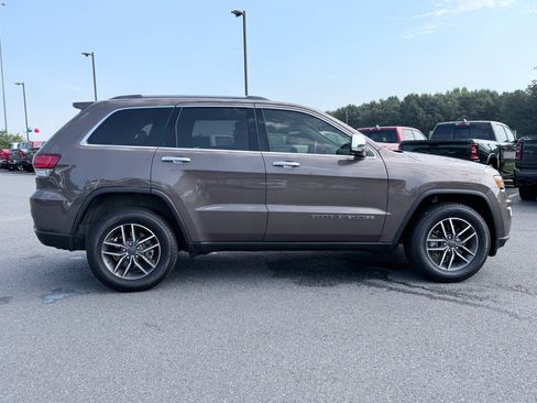 Used 2021 Jeep Grand Cherokee Limited w/ Trailer Tow Group IV RWD image 4