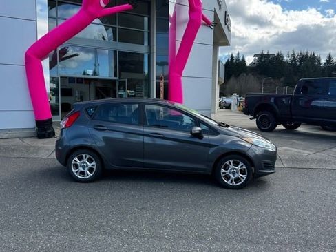 Used 2015 Ford Fiesta SE image 2