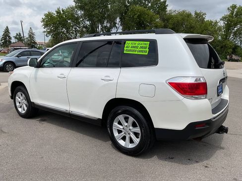 Used 2012 Toyota Highlander SE w/ Tow Pkg AWD/4WD image 4